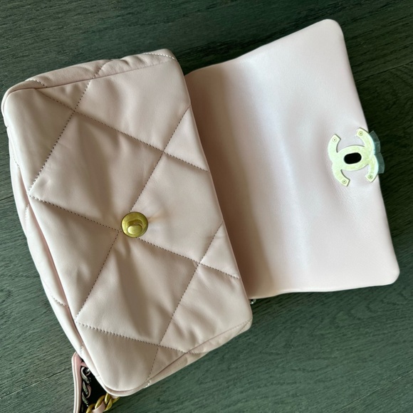 Chanel 19 small Rose - Picture 8 of 11